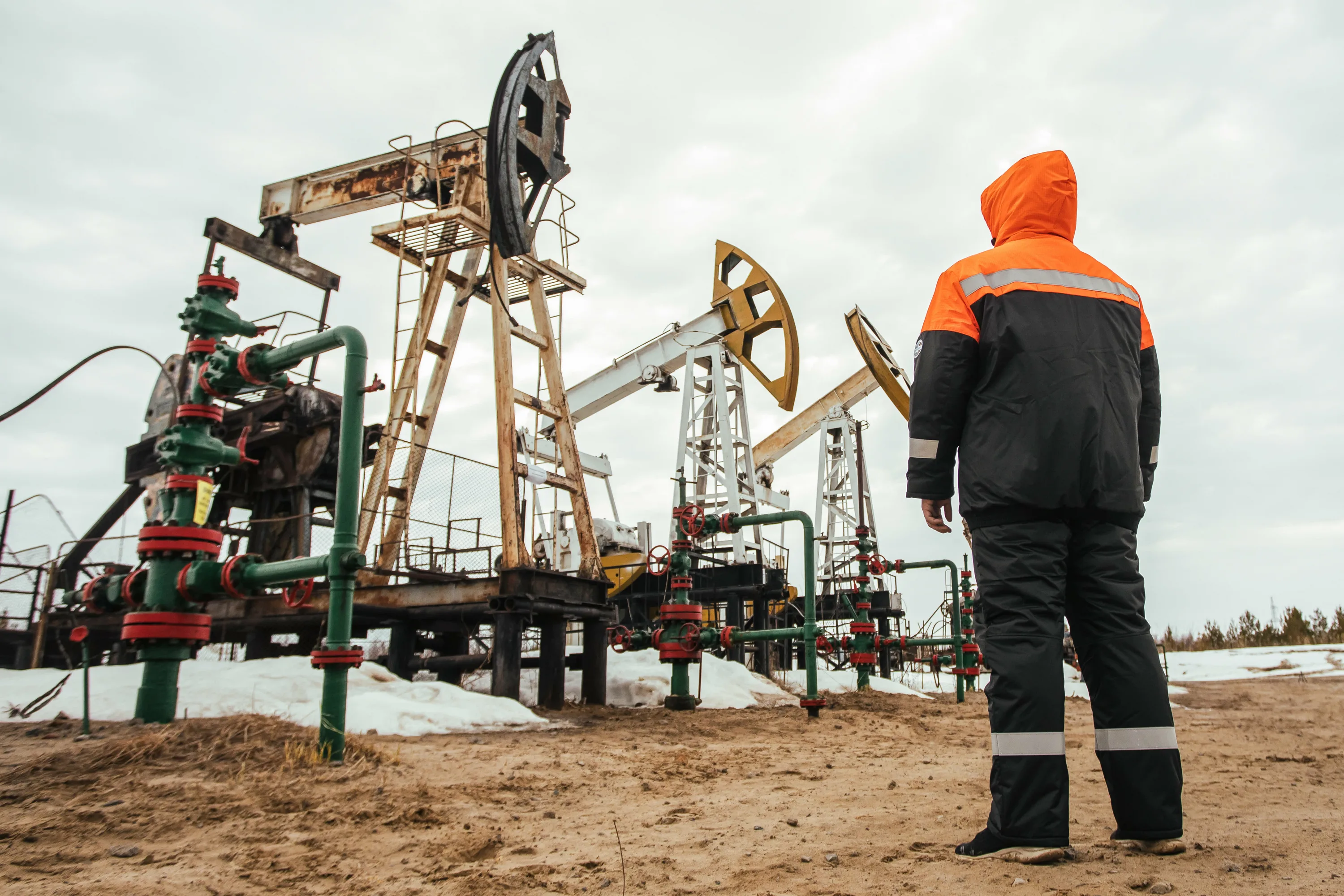 Цена на нефть летом: аналитики спрогнозировали возможные сценарии