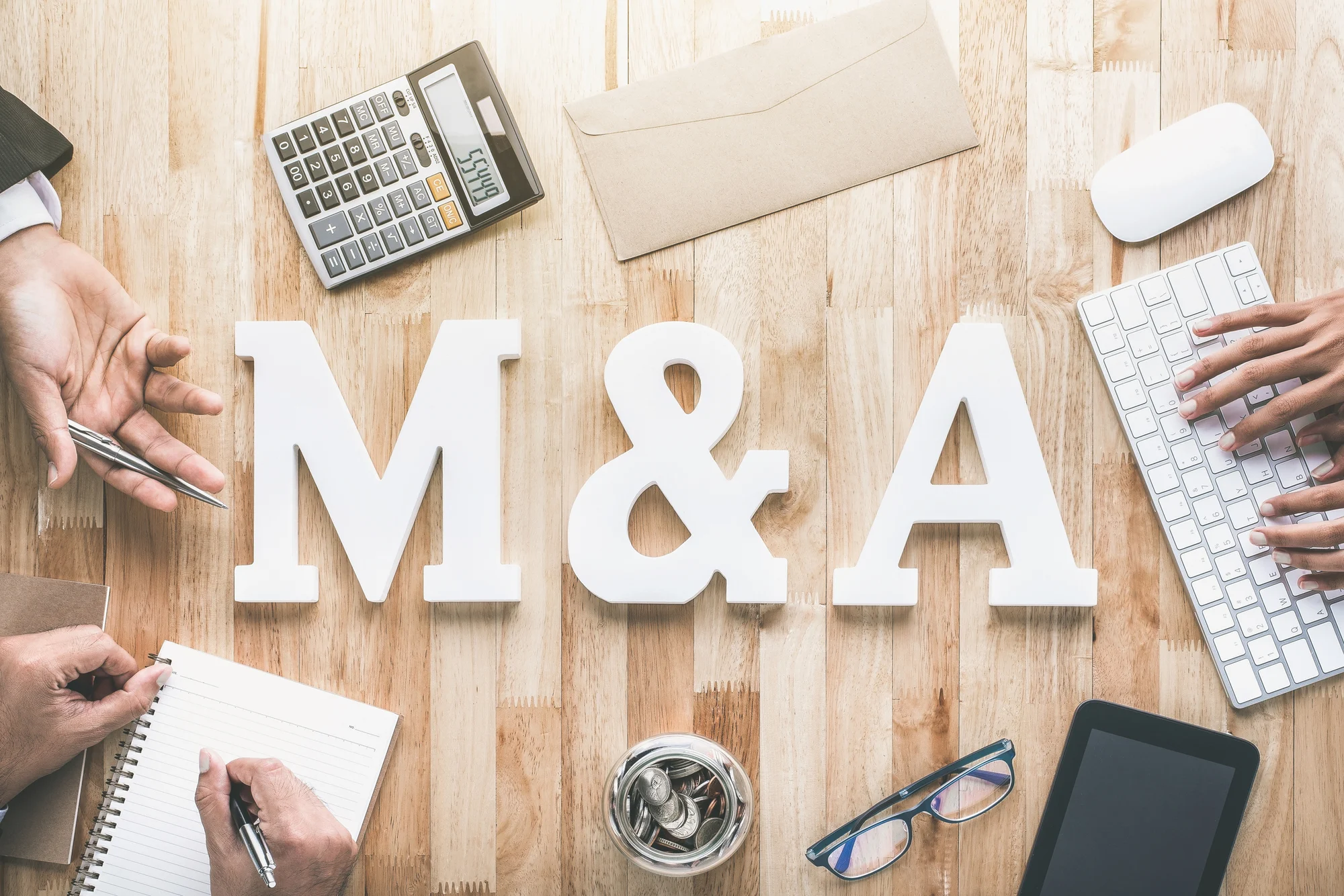 Рынок M&A рухнул до минимума за 19 лет: как пошлины Трампа парализовали сделки