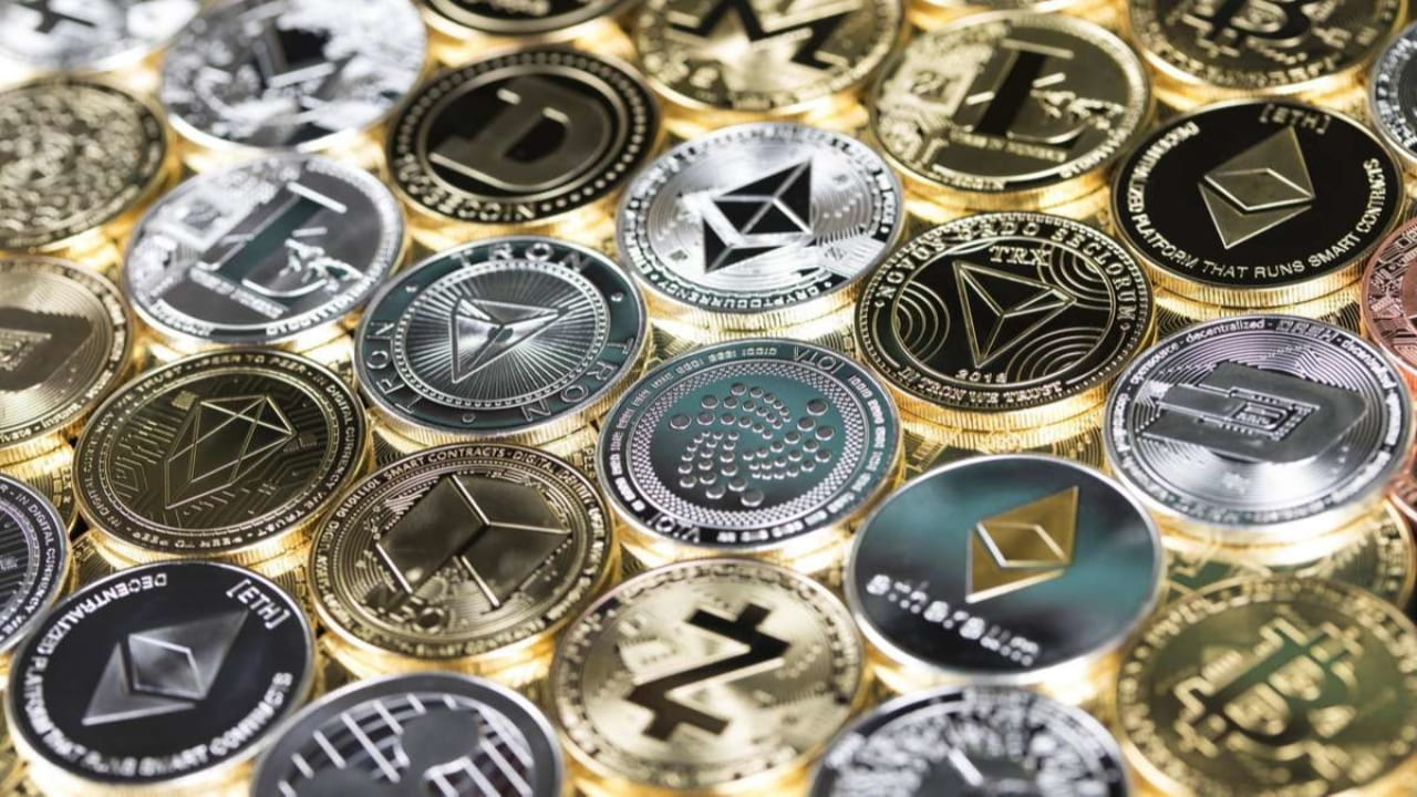 5 мемных монет, которые могут повторить успех DOGE в 2025 году